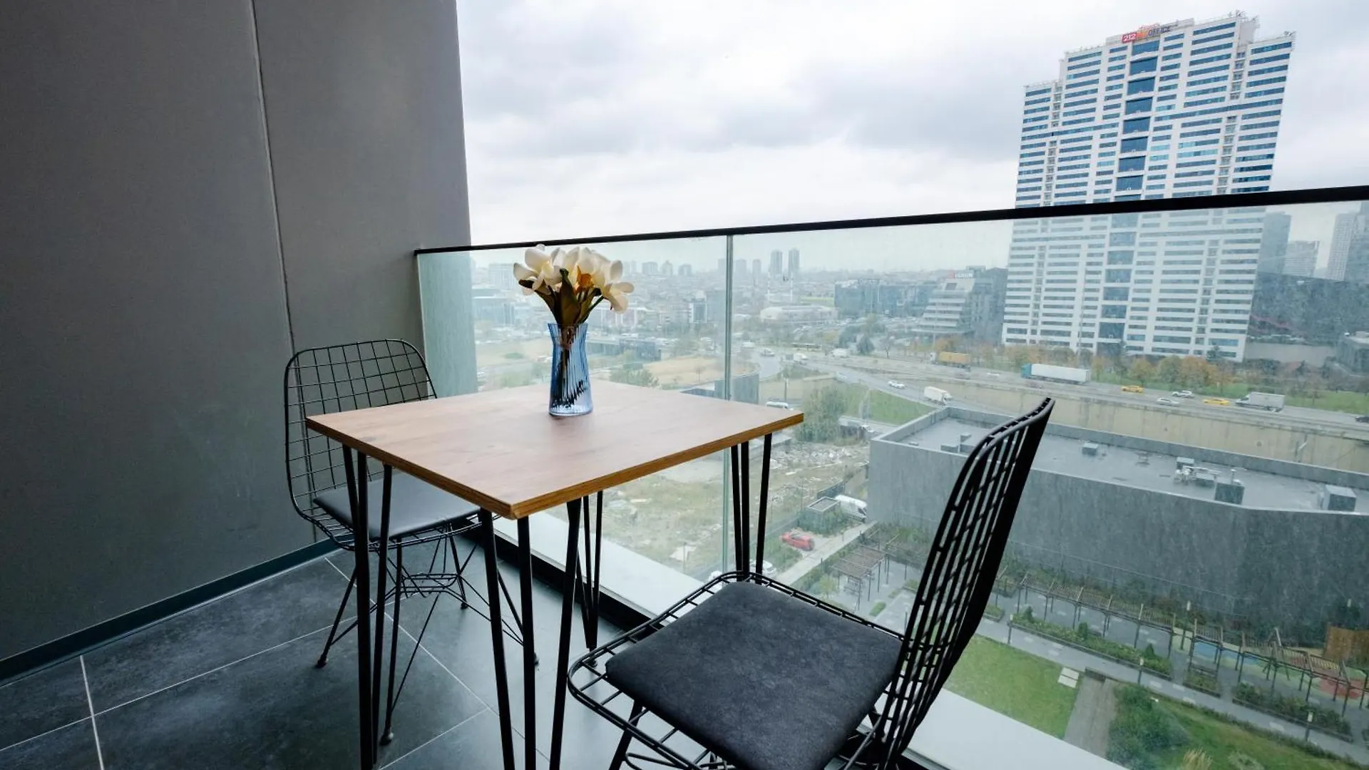 Metro Istasyonu Karsisi Lux Daire Estambul Apartamento