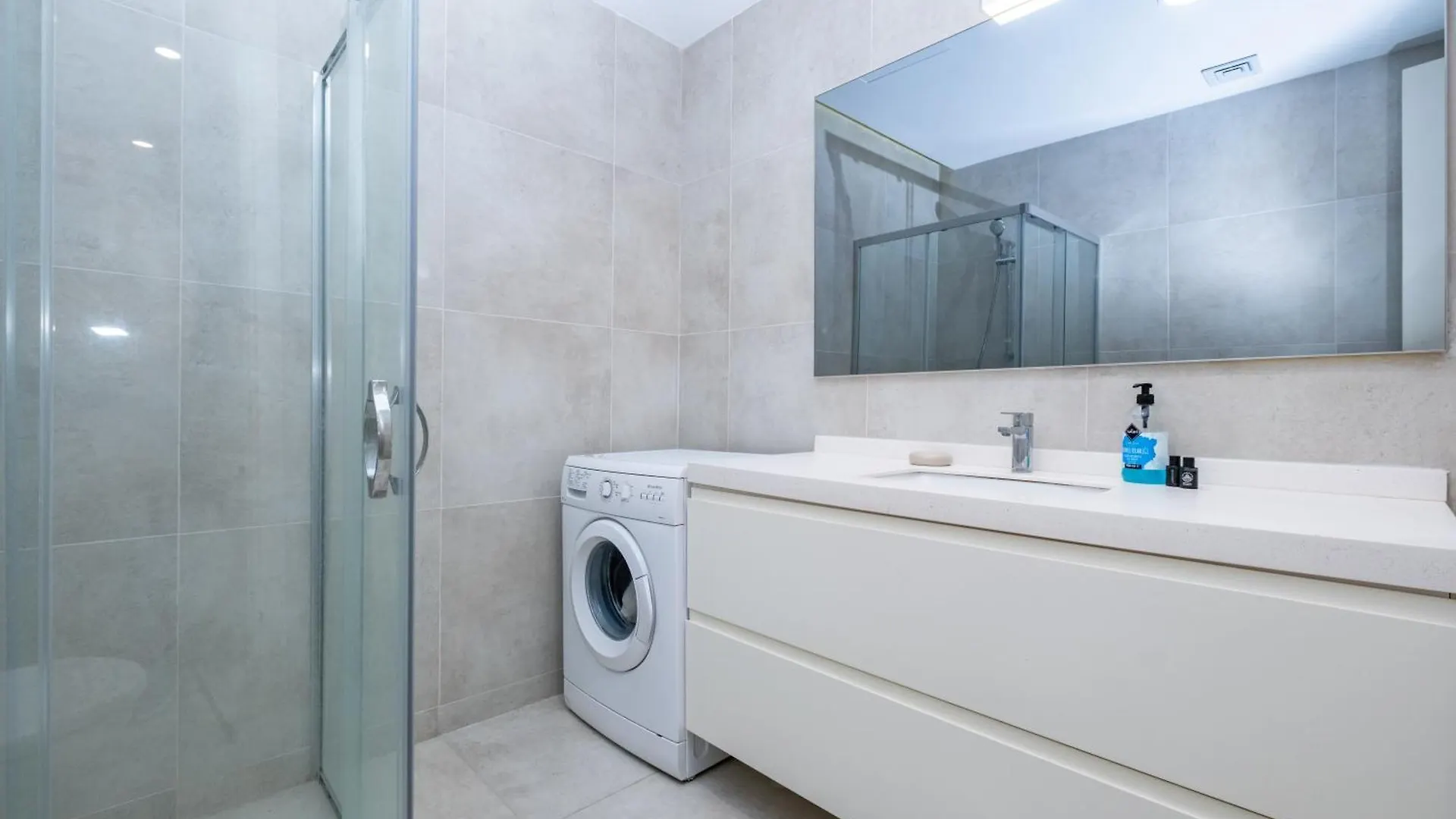 Metro Istasyonu Karsisi Lux Daire Estambul Apartamento