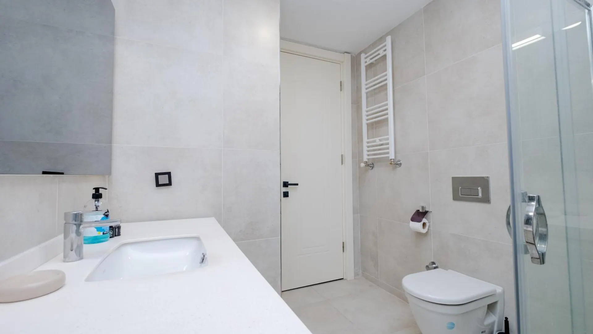 Apartamento Metro Istasyonu Karsisi Lux Daire Estambul