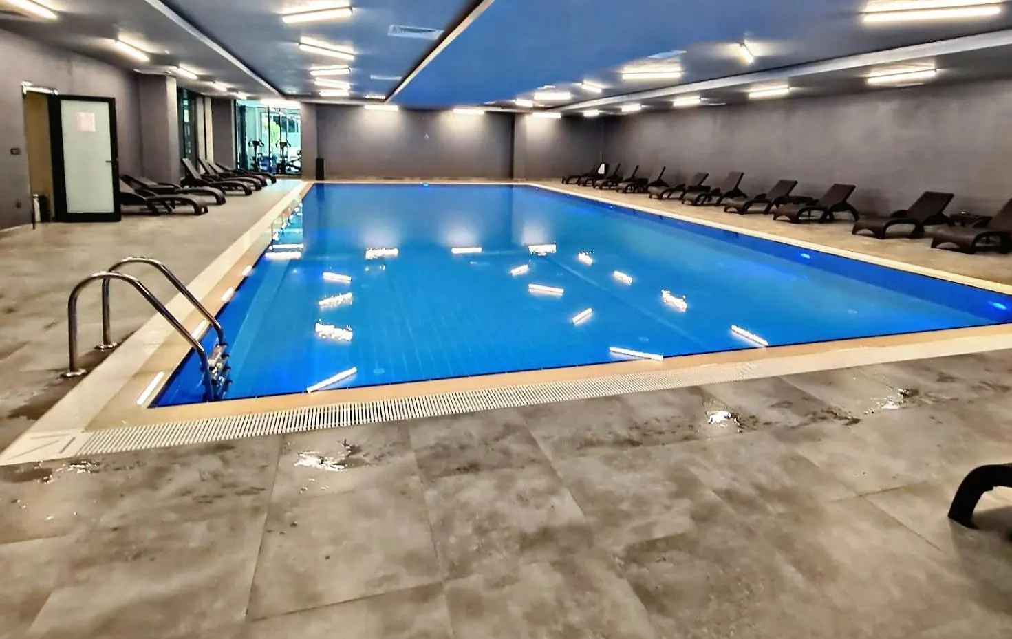 Metro Istasyonu Karsisi Lux Daire Estambul Apartamento