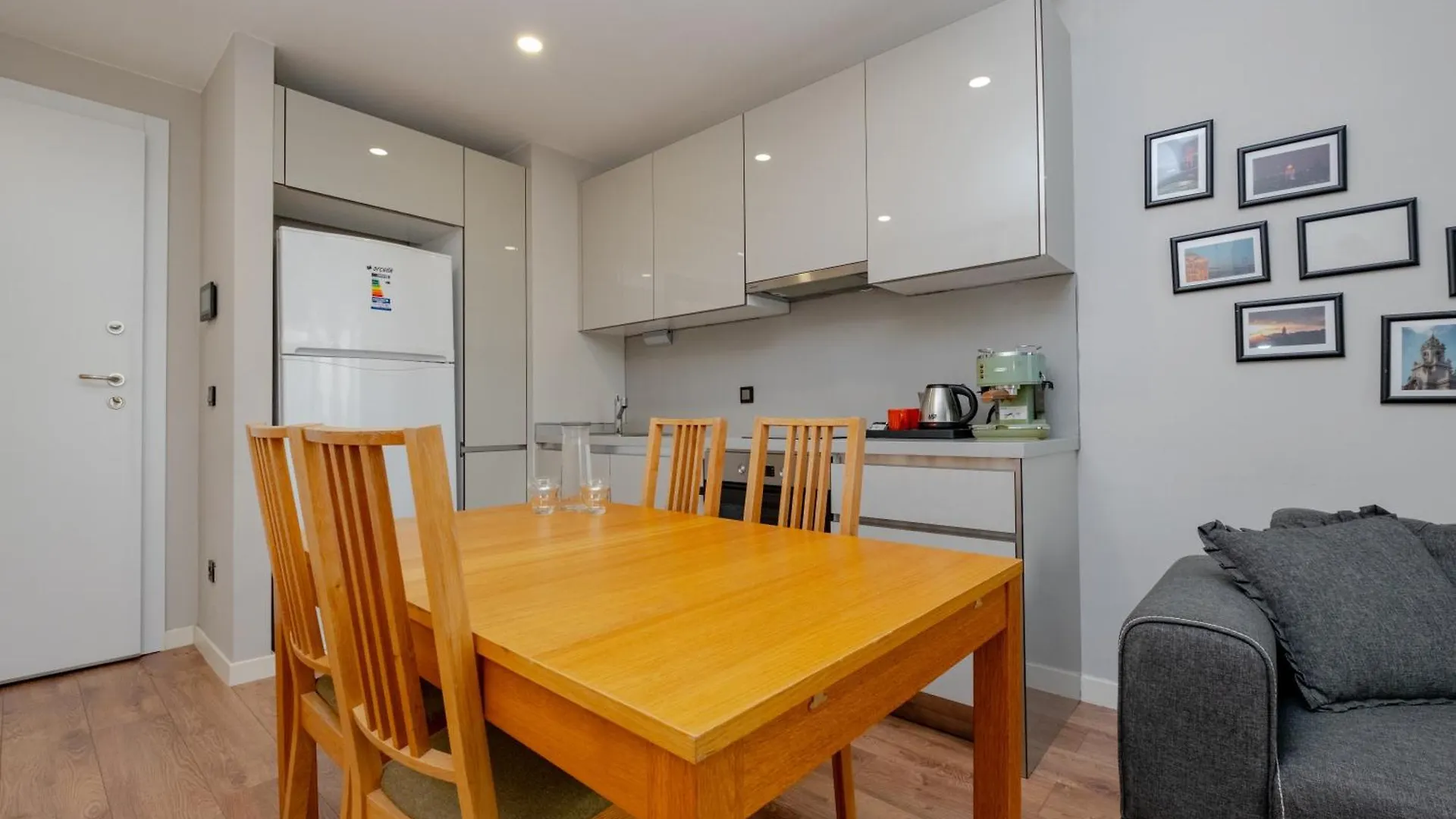 Metro Istasyonu Karsisi Lux Daire Estambul Apartamento
